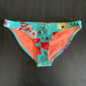 Triangl Size Large Bikini Bottoms